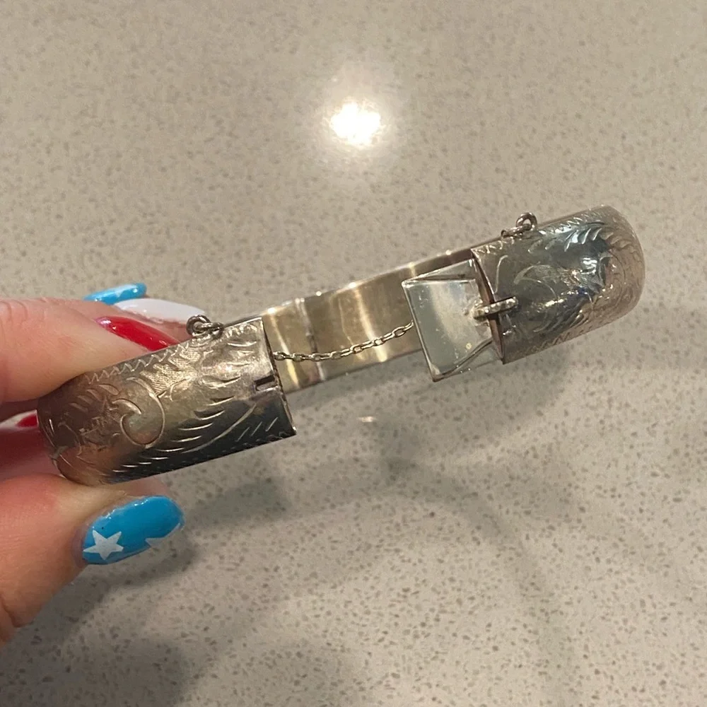 Vintage Sterling Silver Floral Bangle Bracelet Feminine Quiet Luxury - Picture 7 of 9